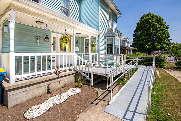 594-930 E 4th-HDR