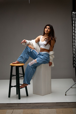 90-Natalie White Shirt Ripped Jeans