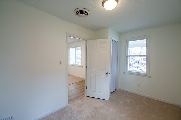 21-128 E Oakside-SB-HDR