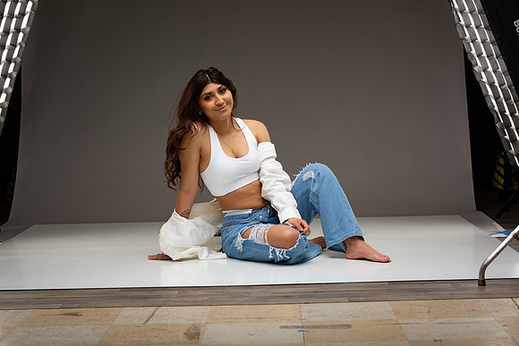 171-Natalie White Shirt Ripped Jeans