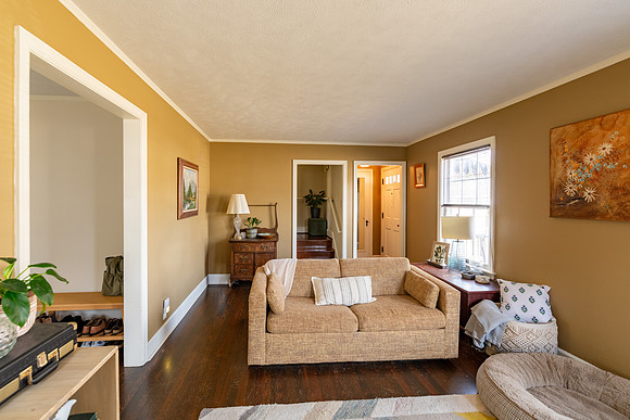 11-1523 Strong Ave-HDR