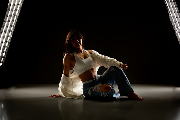 175-Natalie White Shirt Ripped Jeans