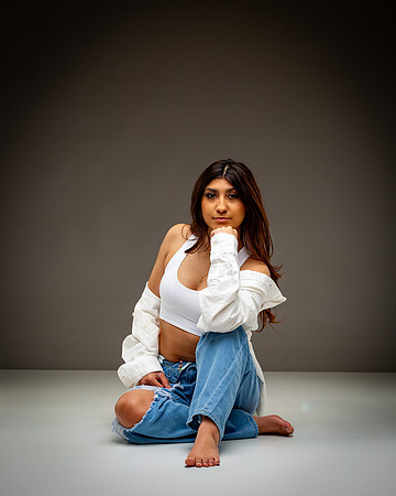 185-Natalie White Shirt Ripped Jeans