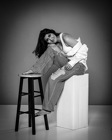 108-Natalie White Shirt Ripped Jeans