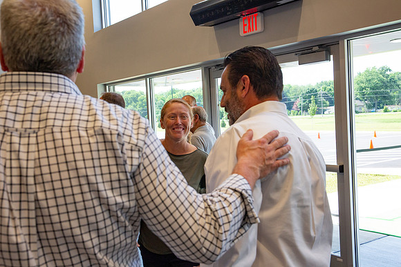 50-Arco Ribbon Cutting